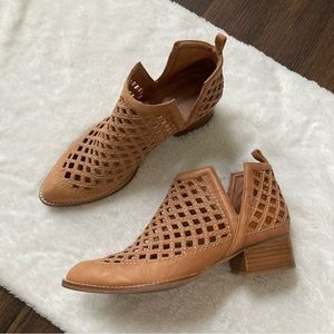 Jeffrey Campbell Taggart open weave leather ankle booties size 10